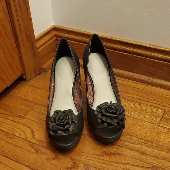 Fergalicious Black Wedge Peep-Toe Shoes - Picture 3 of 15